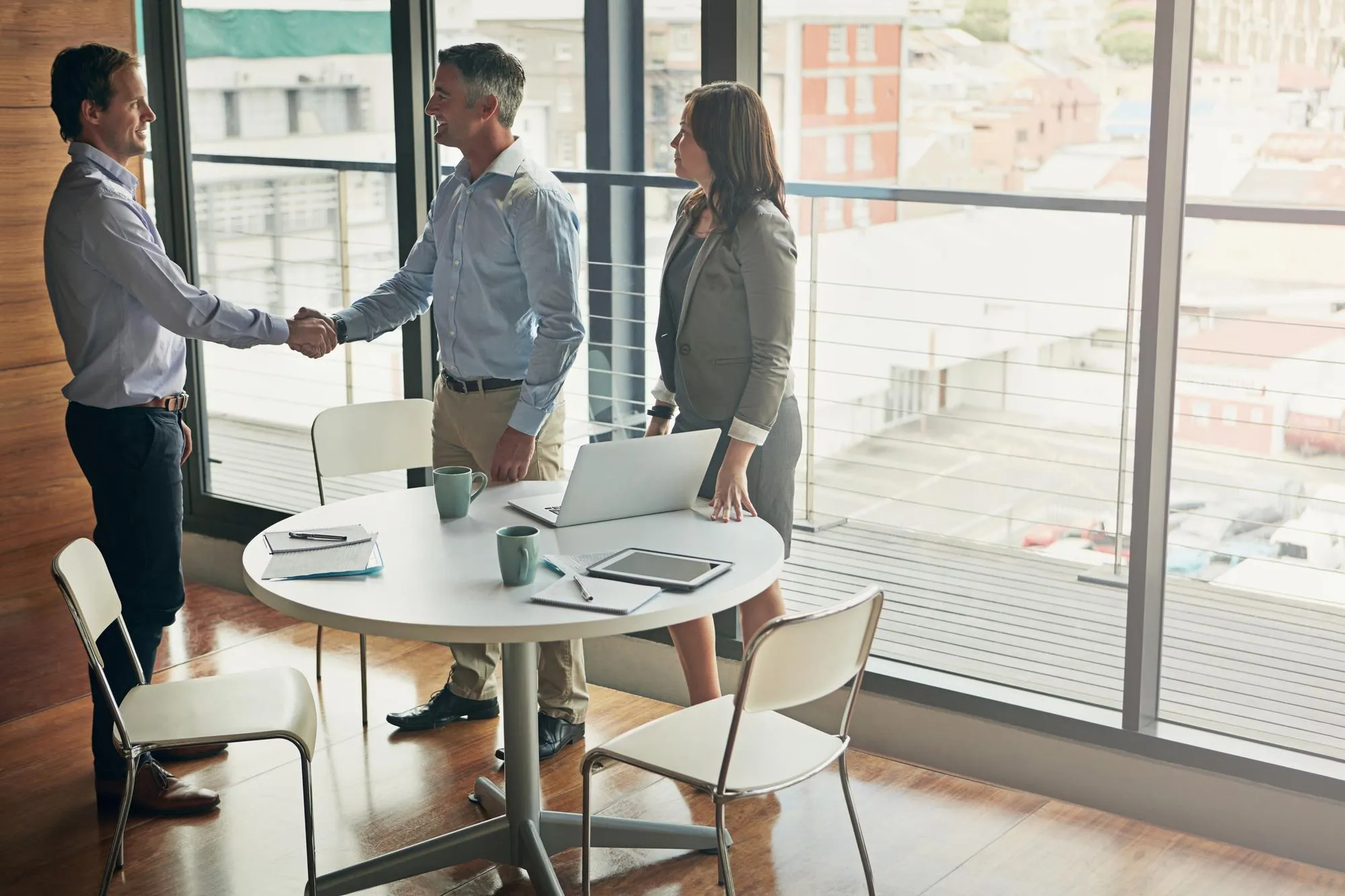 Begrüßung im Projektteam – externe SAP-Experten verstärken bestehende Strukturen