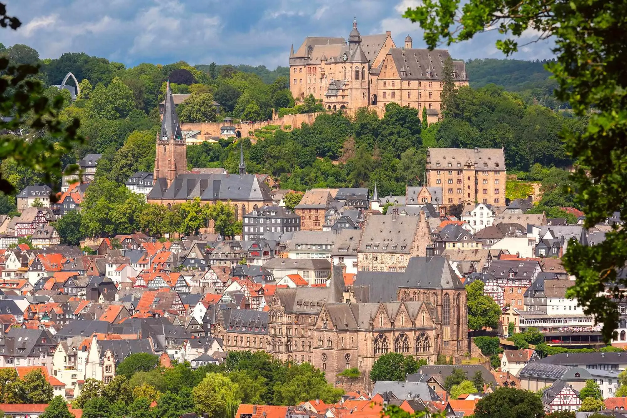 Blick über Marburg mit Landgrafenschloss, Alter Universität und Fachwerk-Altstadt